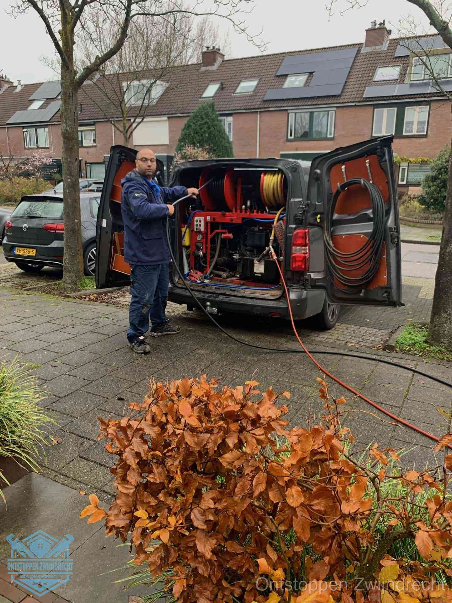 Rioolservice in de wijk in Zwijndrecht